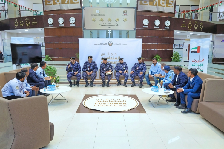 شرطة عجمان تنظم &quot;مجلس المتعاملين&quot; مع مدارس تعليم السياقة لتطوير رحلة المتدرب
