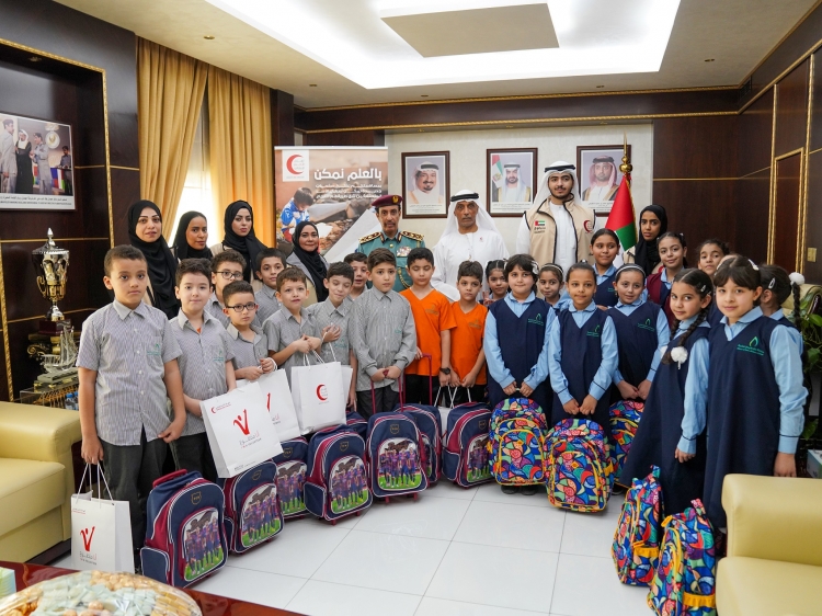 شرطة عجمان تدعم مبادرة &quot; بالعلم نمكن &quot; الخيرية بالتعاون مع هيئة الهلال الأحمر