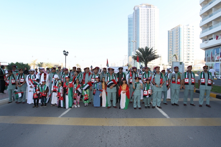 شرطة عجمان تنظم مسيرة وطنية ضمن احتفالات اليوم الوطني 42