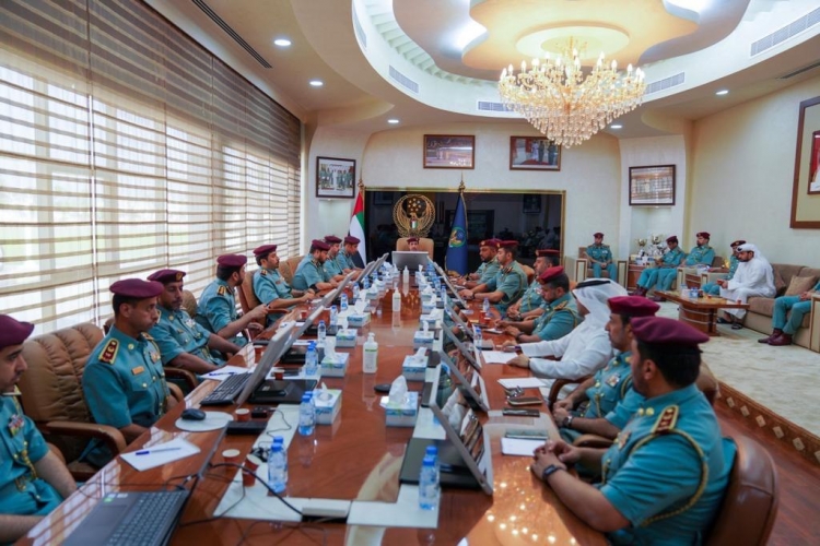 اللجنة العليا الدائمة تناقش سبل تعزيز الريادة في تقديم الخدمات الذكية وإسعاد المتعاملين في مركز الخدمة