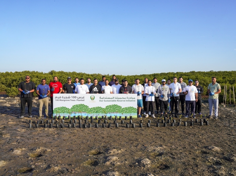 شرطة عجمان تنفذ مبادرة محميتنا المستدامة بغرس 100 شجرة قرم في الزوراء بعجمان