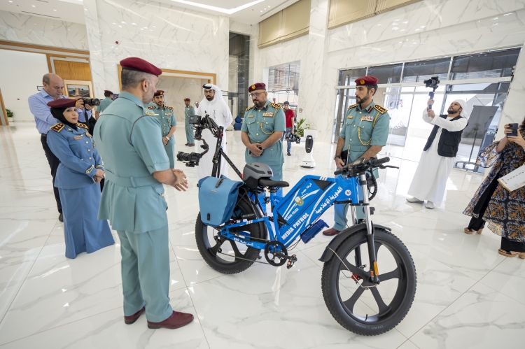 لتعزيز المنظومة الإعلامية شرطة عجمان تدشن الدورية الإعلامية الكهربائية