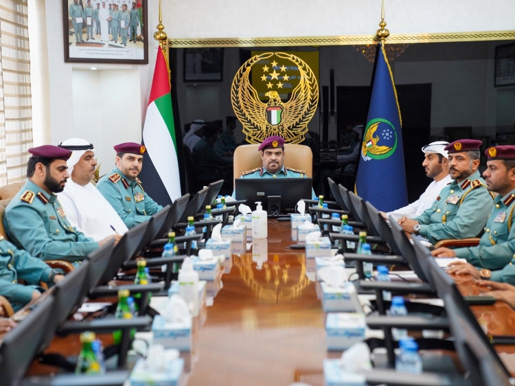 اللجنة العليا الدائمة بشرطة عجمان تناقش سبل تعزيز مؤشر الشعور بالأمان في الإمارة