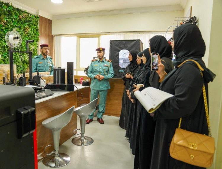 شرطة عجمان تعرض أفضل ممارساتها في مجال إسعاد المتعاملين لوفد مستشفى خورفكان