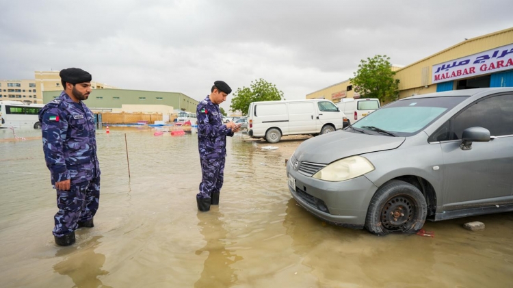 شرطة عجمان تقدم مبادرة استباقية لخدمة المركبات المتضررة وإصدار شهادات الإتلاف والفقدان