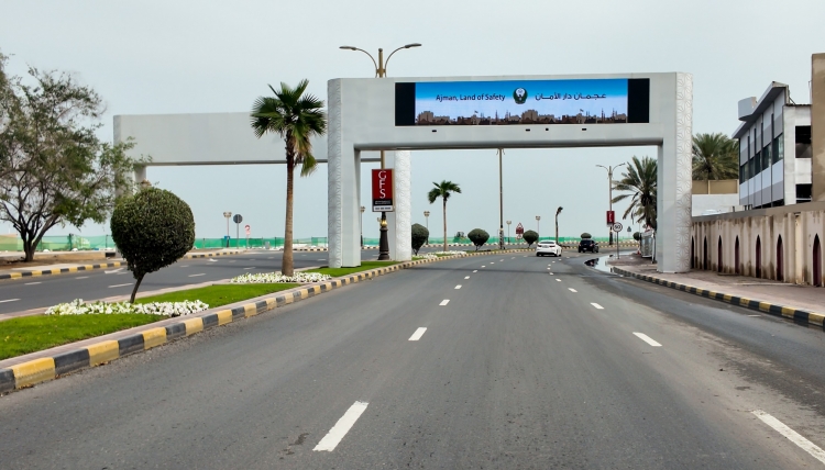 نجاح الجهود الميدانية وانسيابية الحركة المرورية في عجمان خلال مرحلة التعافي من منخفض العزم