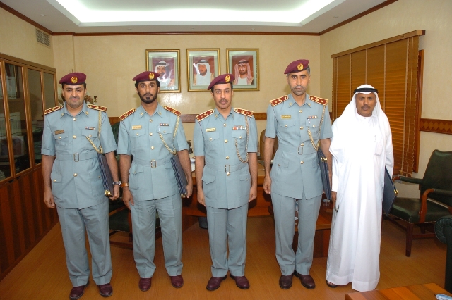 شرطة عجمان تكرم ضباط الخدمة الطويلة المخلصة