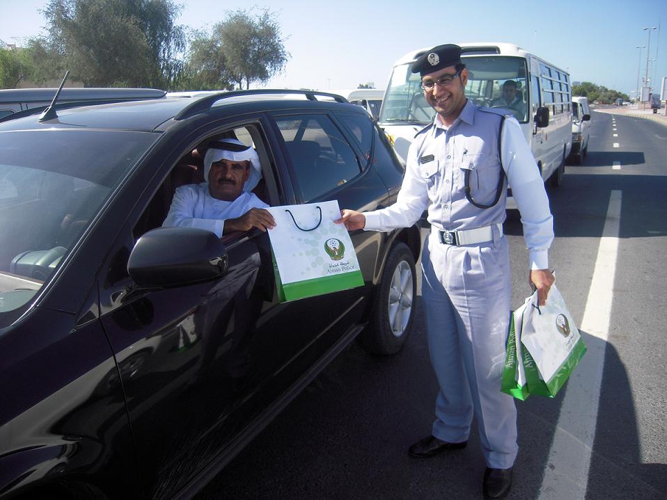 شرطة عجمان تحتفل مع الجمهور باليوم الوطني 38 للدولة