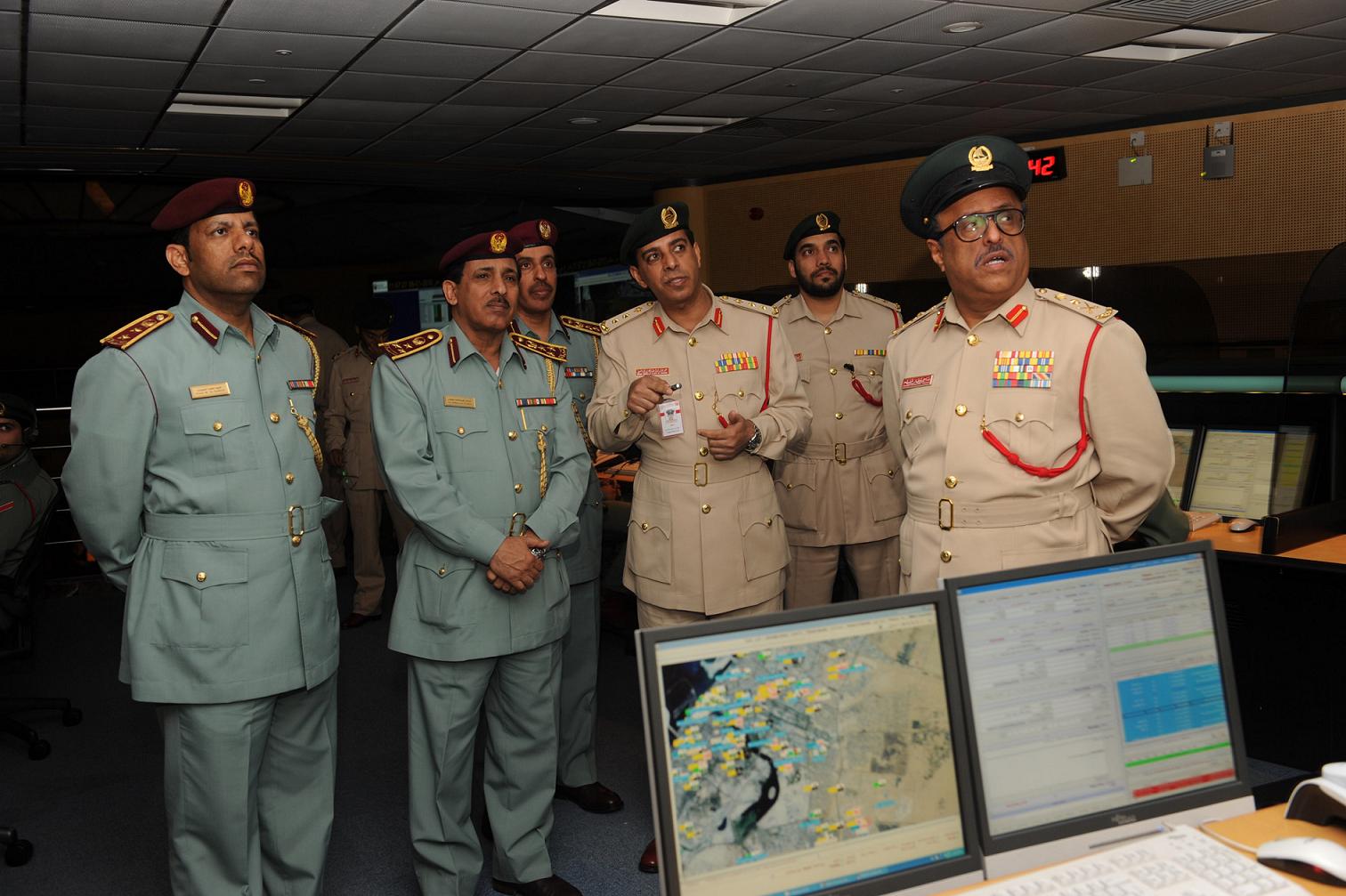 ضاحي خلفان يبحث المستجدات الأمنية مع شرطة عجمان