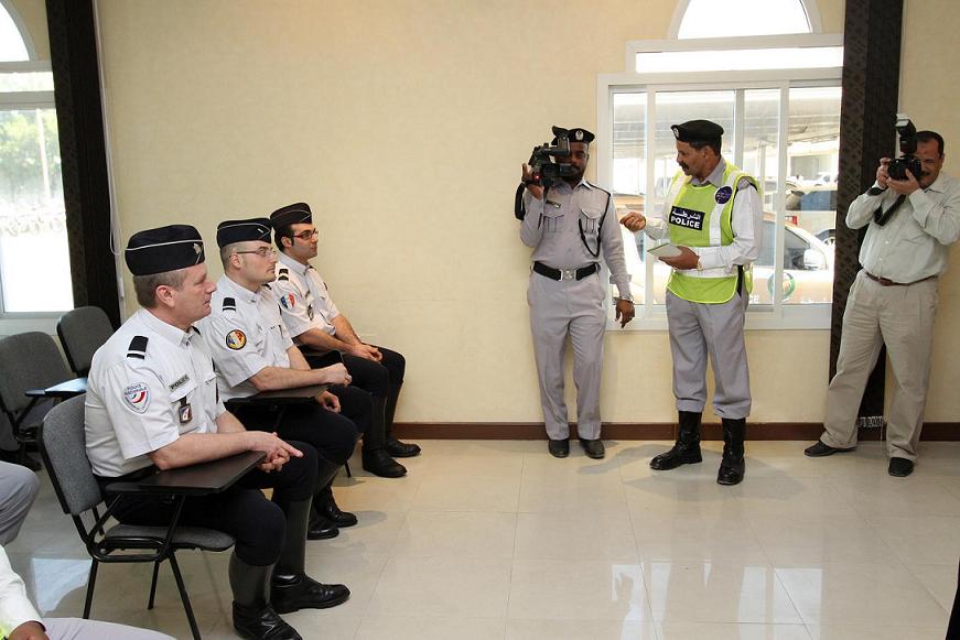 شرطة عجمان تنظم دورة لقيادة الدراجات النارية