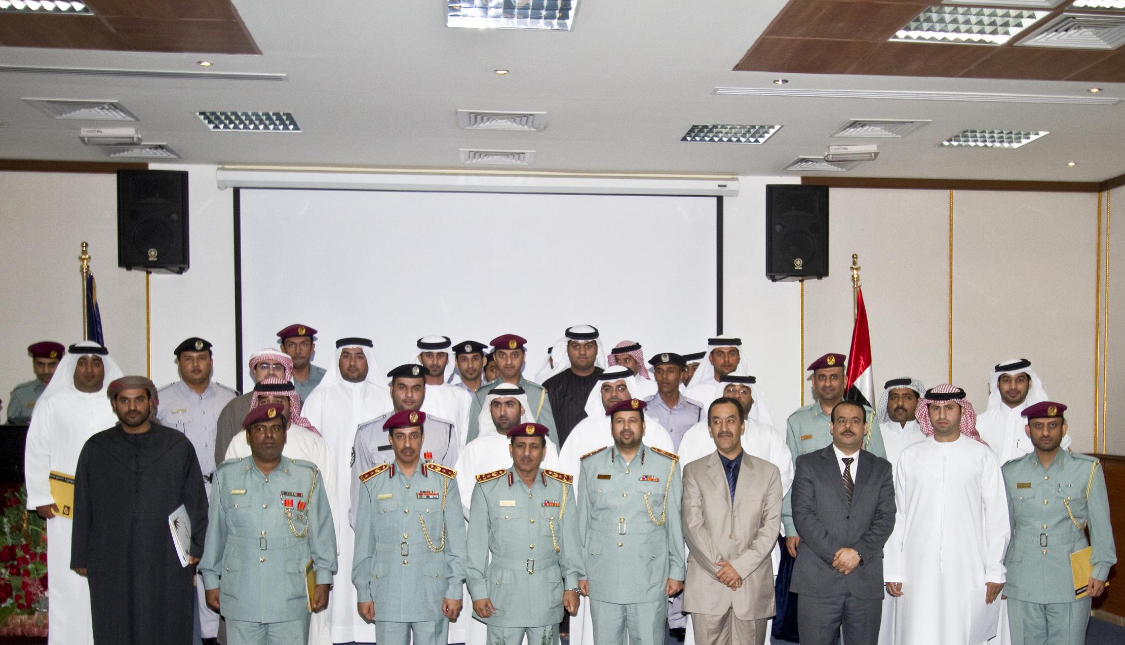مدير عام شرطة عجمان يشهد حفل تخريج دورة فن التعامل مع الجمهور