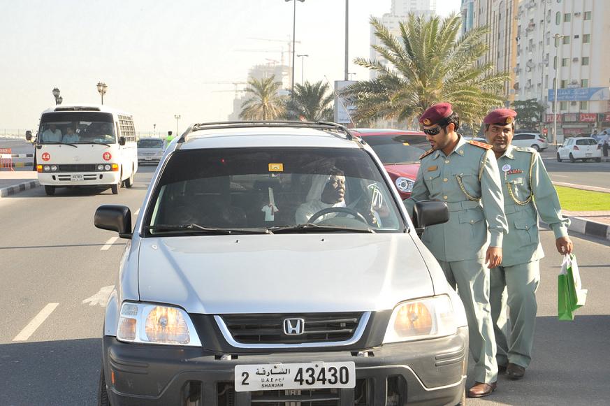 شرطة عجمان تحتفل مع الجمهور بفعاليات أسبوع المرور